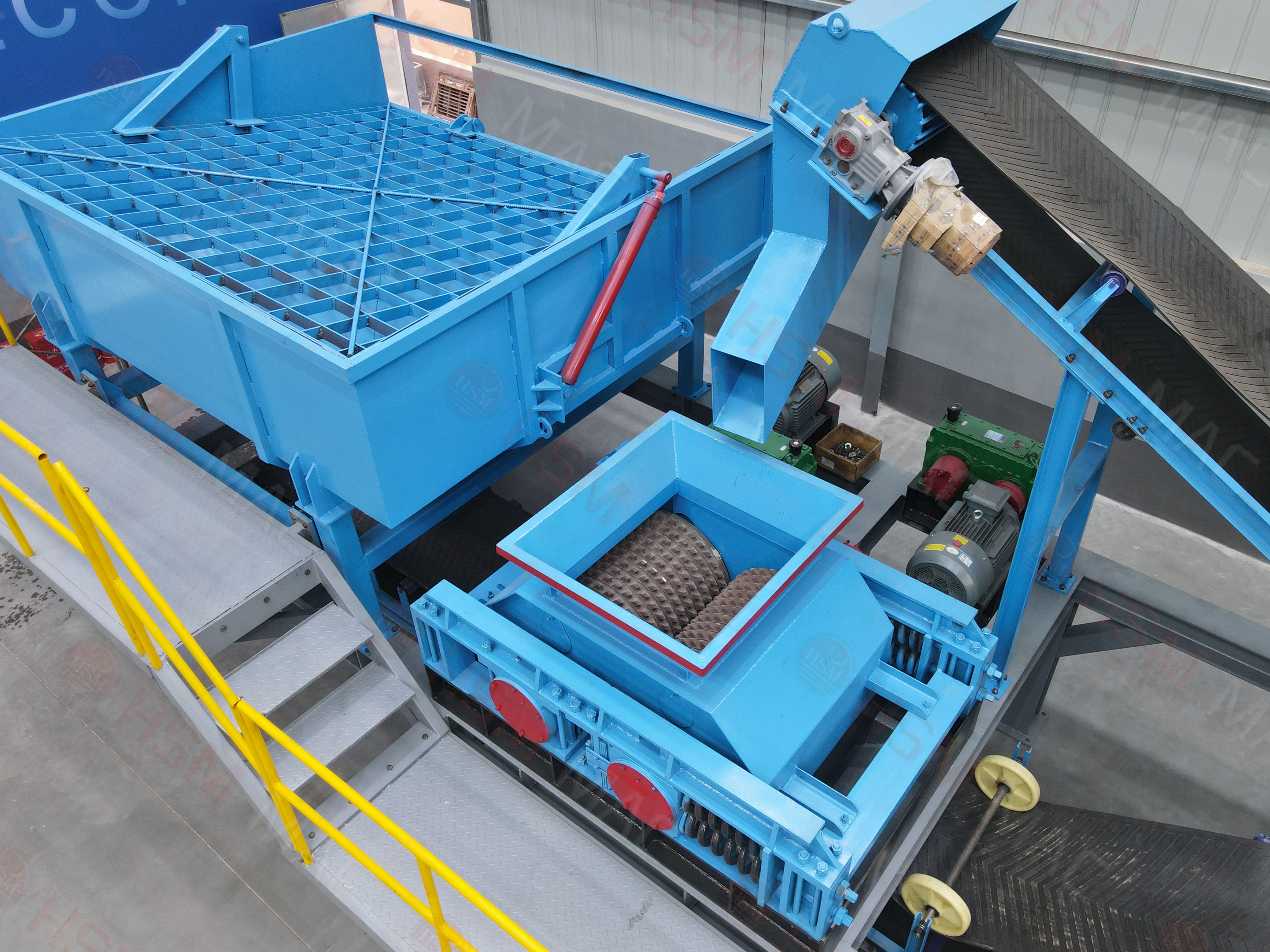 公路瀝青翻挖料破碎篩分機(jī),瀝青再生設(shè)備型號(hào),廢舊路面破碎機(jī)價(jià)格,柔性雙齒輥式破碎機(jī)廠家 